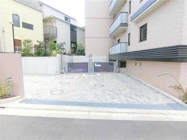 ザ・ケンジントン・レジデンス上池台の駐車場|敷地内駐車場　空き状況等詳細はお問合せ下さい。