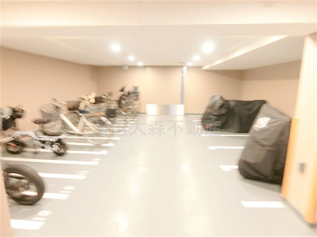 ザ・ケンジントン・レジデンス上池台のその他共用部分|バイク置き場　空き状況等詳細はお問合せ下さい。