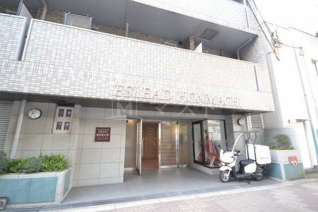 エスリード本町のエントランス