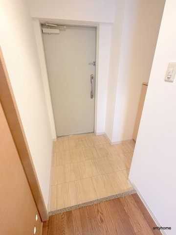ルーセントオーデン難波　仲介手数料無料の玄関