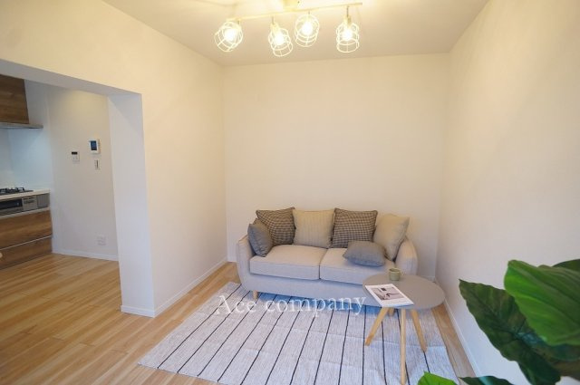 【居間・リビング】 | 深江橋コーポF号棟 | 【LDK：12帖】物件内に設置されている家具はディスプレイ用になります。家具付きではございません。ご了承下さい。