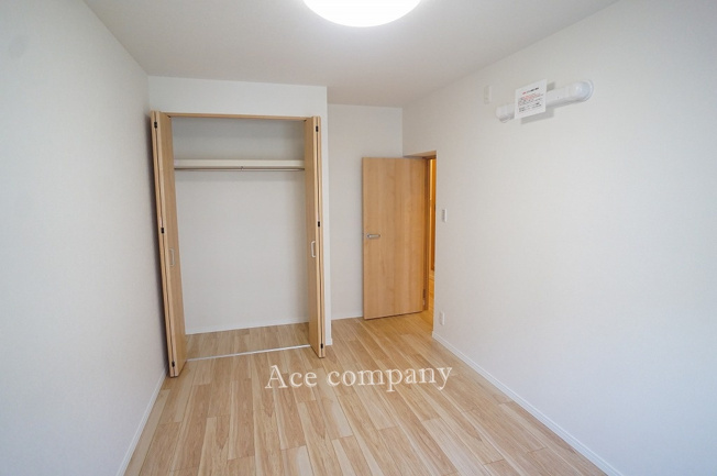 【寝室】 | 深江橋コーポF号棟 | 【洋室6.1帖】クローゼット完備です♪