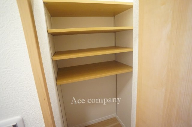 【収納】 | 深江橋コーポF号棟 | トイレ横、廊下にある収納です♪