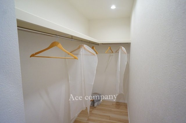 【収納】 | 深江橋コーポF号棟 | 廊下に大容量のウォークインクローゼットあります！