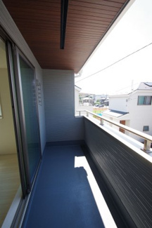 【外観：施工例】 | 【仲介手数料無料！！】稲城市若葉台1丁目　新築戸建て（全9区画）7号棟 5880万円 | 画像はワイドバルコニータイプ