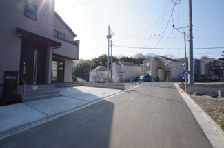 【前面道路含む現地写真】 | 【仲介手数料無料！！】稲城市若葉台1丁目　新築戸建て（全9区画）7号棟 5880万円