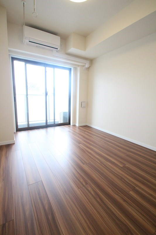 横浜市南区真金町２丁目の賃貸マンションの居間・リビング