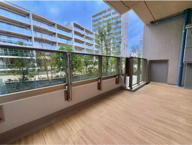 パークシティ高田馬場3階のバルコニー|バルコニーからの眺めを楽しみながら食事をしませんか