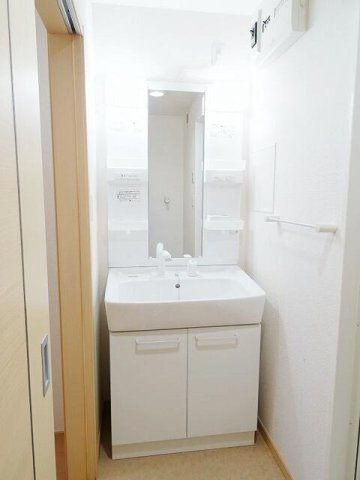 プラシード　アロッジオの洗面所|スペースが確保できる洗面所です