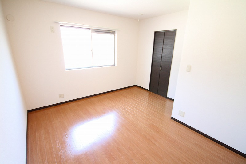 ＯＡＫ ＨＩＬＬＳの寝室|落ち着いた色調の寝室です