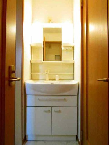 プリムローズＳ．Ｋの洗面所|明るい洗面所です