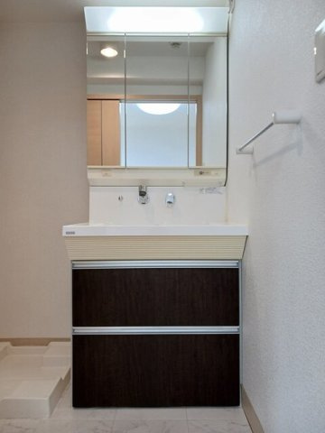 メゾン　ラフォーレの洗面所|広い洗面スペース