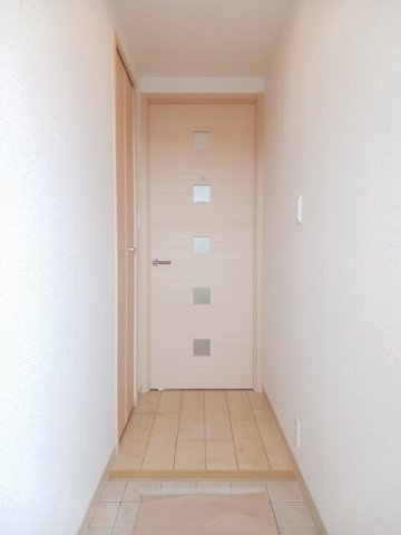 メゾン　ラフォーレの玄関|明るい玄関です