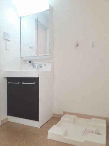 ハイツ・コスモスの洗面所|脱衣スペースもあります