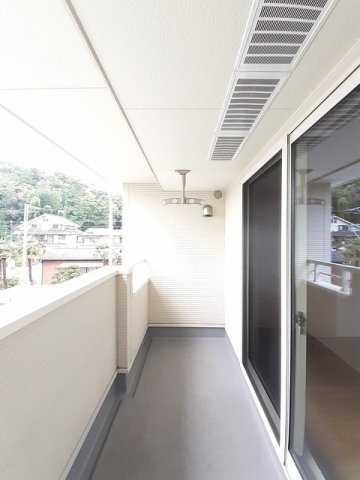 エスポワールのバルコニー|バルコニーからの眺めを楽しみながら食事をしませんか