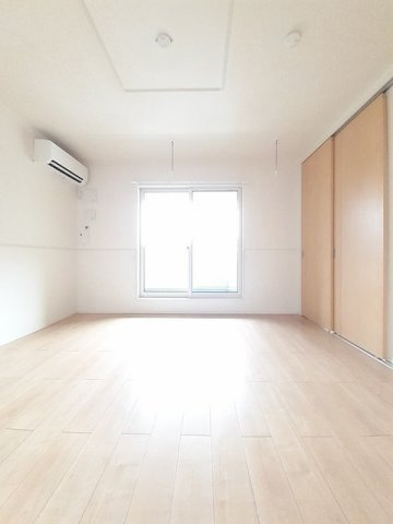 エスポワールの居間・リビング|こちらの居間で趣味の時間をお楽しみください