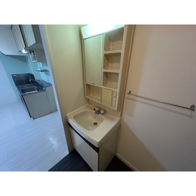 旭が丘カサヴェールの洗面所|広い洗面スペース