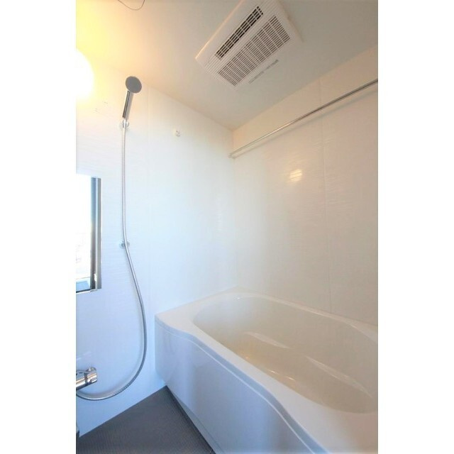 スクエアガーデン池袋の内装|明るい色調の室内です