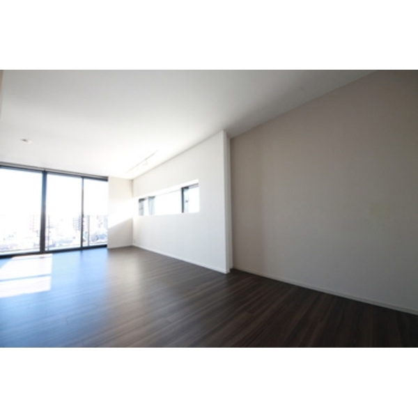 スクエアガーデン池袋の内装|明るい色調の室内です