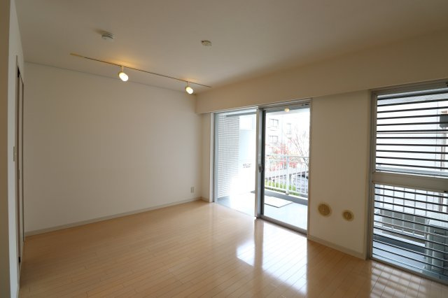 アイステージ恵比寿の居間・リビング|こちらのリビングで趣味の時間をお楽しみください