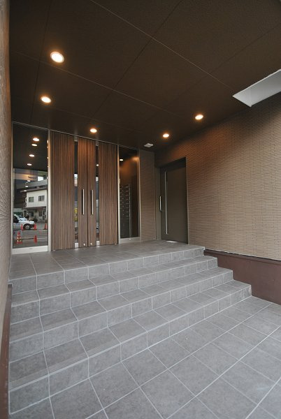 オクドテラスのエントランス|毎日通るエントランスはこのようになっています