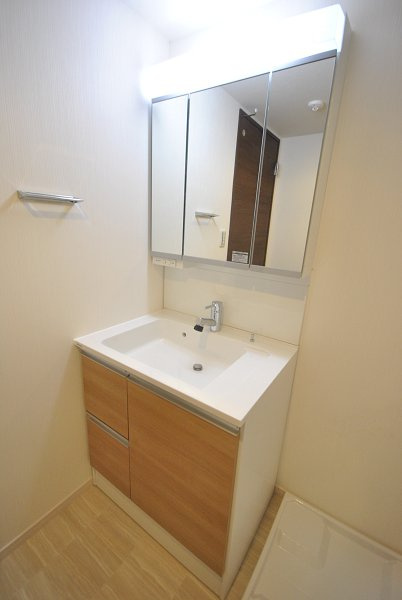 オクドテラスの洗面所|明るい洗面所です