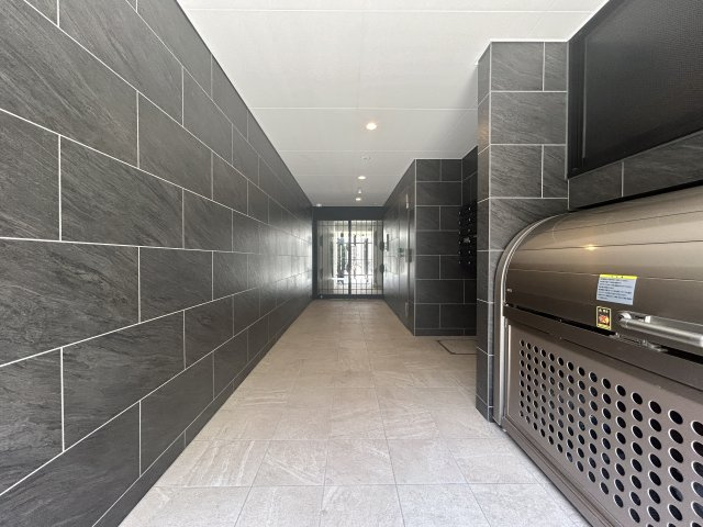 エルファーロ中野富士見町のエントランス|ゆとりのあるエントランスです