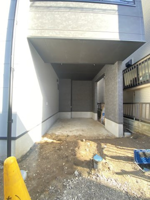 【駐車場】 | 鶴見区下野谷町四丁目戸建 | １台分カースペースあり。