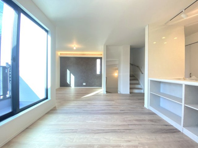 【前面道路含む現地写真】 | 鶴見区下野谷町四丁目戸建 | 完成が待ち遠しい新築戸建。
広々LDKと最新設備で、家族の時間をもっと心地よく彩ります。