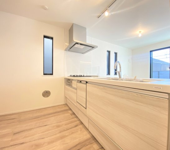 【独立洗面台】 | 鶴見区下野谷町四丁目戸建 | 独立洗面台となっております。
※現在竣工中の為、同じプランの別物件の画像になります。