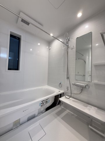 【浴室】 | 鶴見区下野谷町四丁目戸建 | 広々ユニットバスです。
※現在竣工中の為、同じプランの別物件の画像になります。