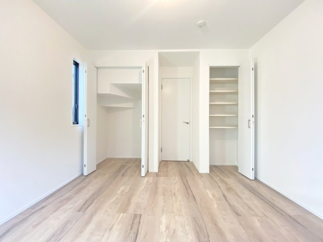 【トイレ】 | 鶴見区下野谷町四丁目戸建 | 温水洗浄便座付のトイレです。より快適な空間に仕上げられています。
※現在竣工中の為、同じプランの別物件の画像になります。