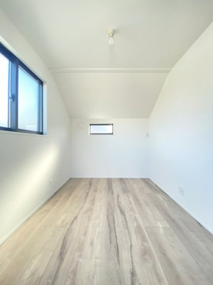 【洋室】 | 鶴見区下野谷町四丁目戸建 | 複数ある洋室の一部屋になります。
※現在竣工中の為、同じプランの別物件の画像になります。