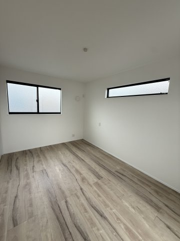 【洋室】 | 鶴見区下野谷町四丁目戸建 | 複数ある洋室の一部屋になります。
※現在竣工中の為、同じプランの別物件の画像になります。