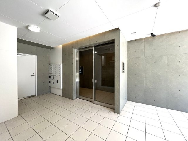 ＲＯＸＩＳ日暮里のロビー|落ち着いたロビーです