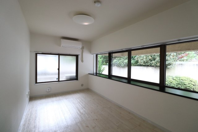 第二プロスパーハウスニムラの洋室|落ち着いた色調の洋室です