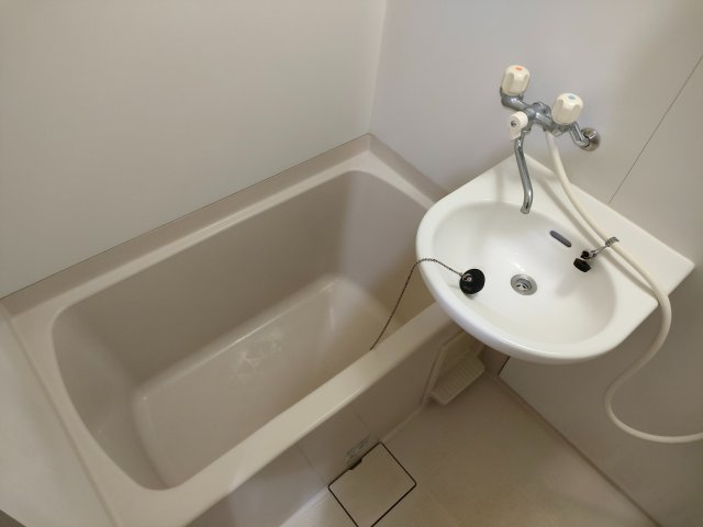 スクエア尾崎の浴室|落ち着いた空間のお風呂です