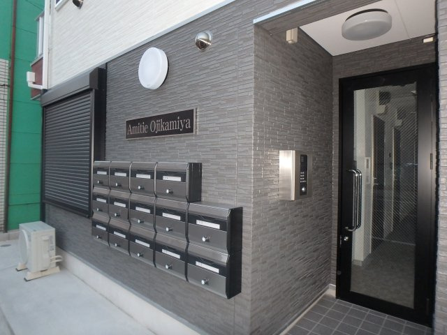 Amitie Ojikamiya（アミティ王子神谷）のエントランス|建物の内部です