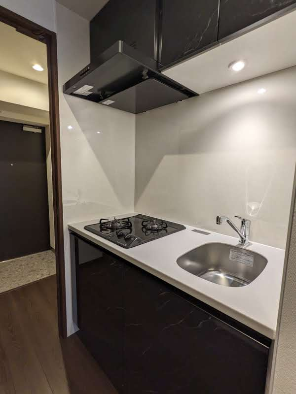 グランパセオ日本橋イーストのキッチン|コンパクトなキッチンで掃除もラクラク