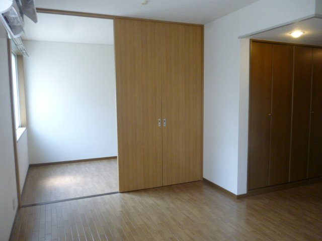 さくらコンフォルトの洋室|落ち着いた色調の洋室です