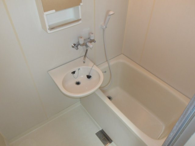 ローレルハイツ柴崎の浴室|日々の暮らしに欠かせないお風呂です