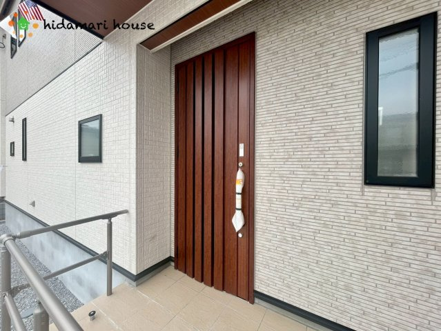 蓮田市椿山2丁目6期　新築戸建　ブルーミング01の玄関