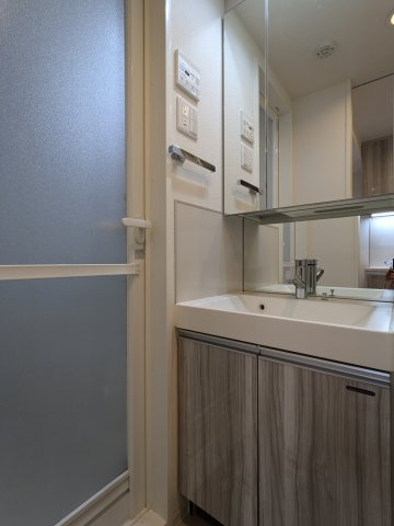 アジールコート東大井の独立洗面台|朝の身支度には欠かせない独立洗面化粧台