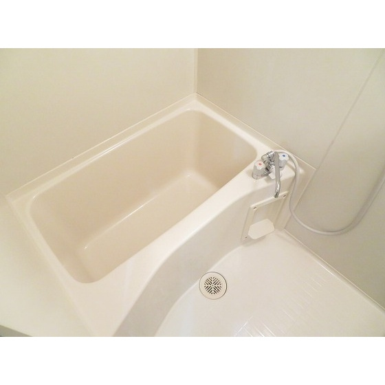 エステートロイヤル８号棟の浴室|ゆったり過ごせるお風呂です