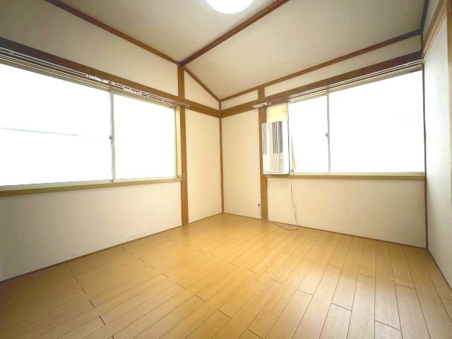 ホワイトウィング狭間Iの居間・リビング|居間です