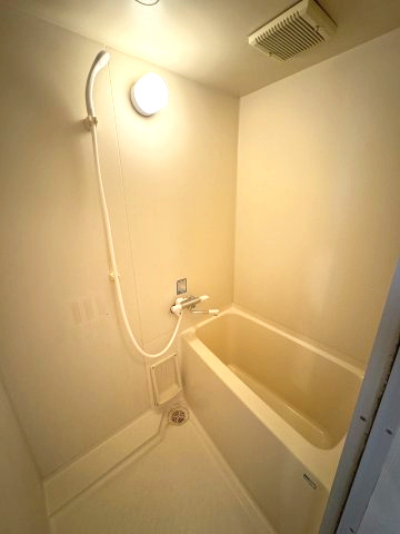 ホワイトウィング狭間Iの浴室|コンパクトで使いやすいお風呂です