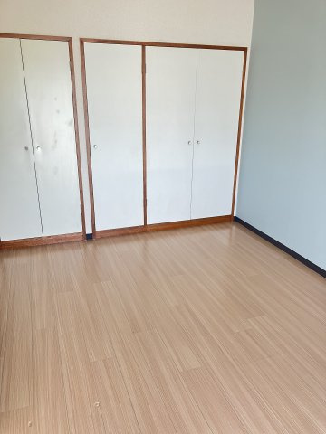 アメニティ西八王子の洋室|退去前につき、別部屋のお写真です。