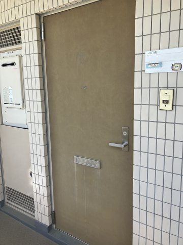 アメニティ西八王子の玄関|退去前につき、別部屋のお写真です。