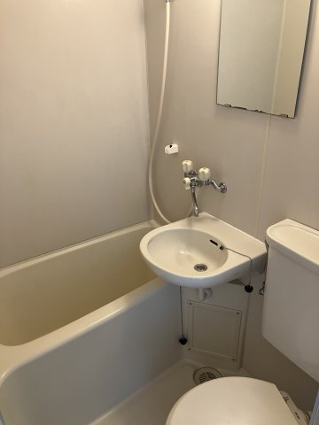 アメニティ西八王子の浴室|退去前につき、別部屋のお写真です。