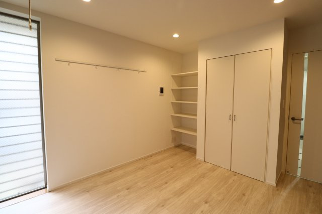 イースト・ガーデンの居間・リビング|こちらの居間で趣味の時間をお楽しみください